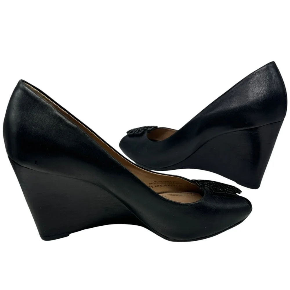 Tory Burch Lowell Black Leather Peep Toe Wedge Pumps Logo Medallion 7M